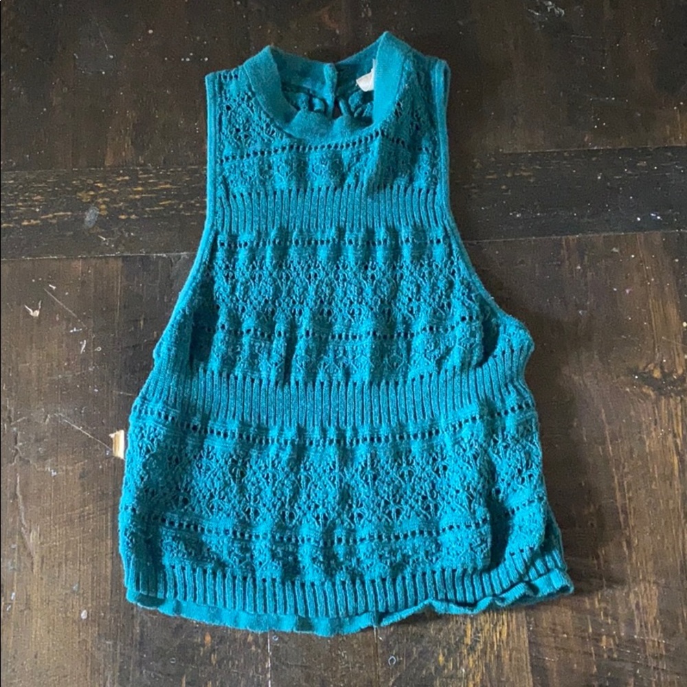 Green crop top